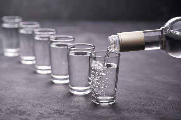 Как приготовить домашнюю водку из спирта? Как приготовить домашнюю водку из спирта?